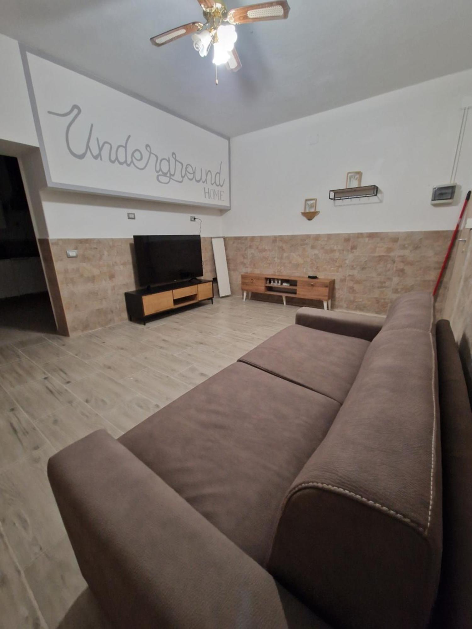 Underground Home Vicino Metropolitana Comasina Кормано Экстерьер фото