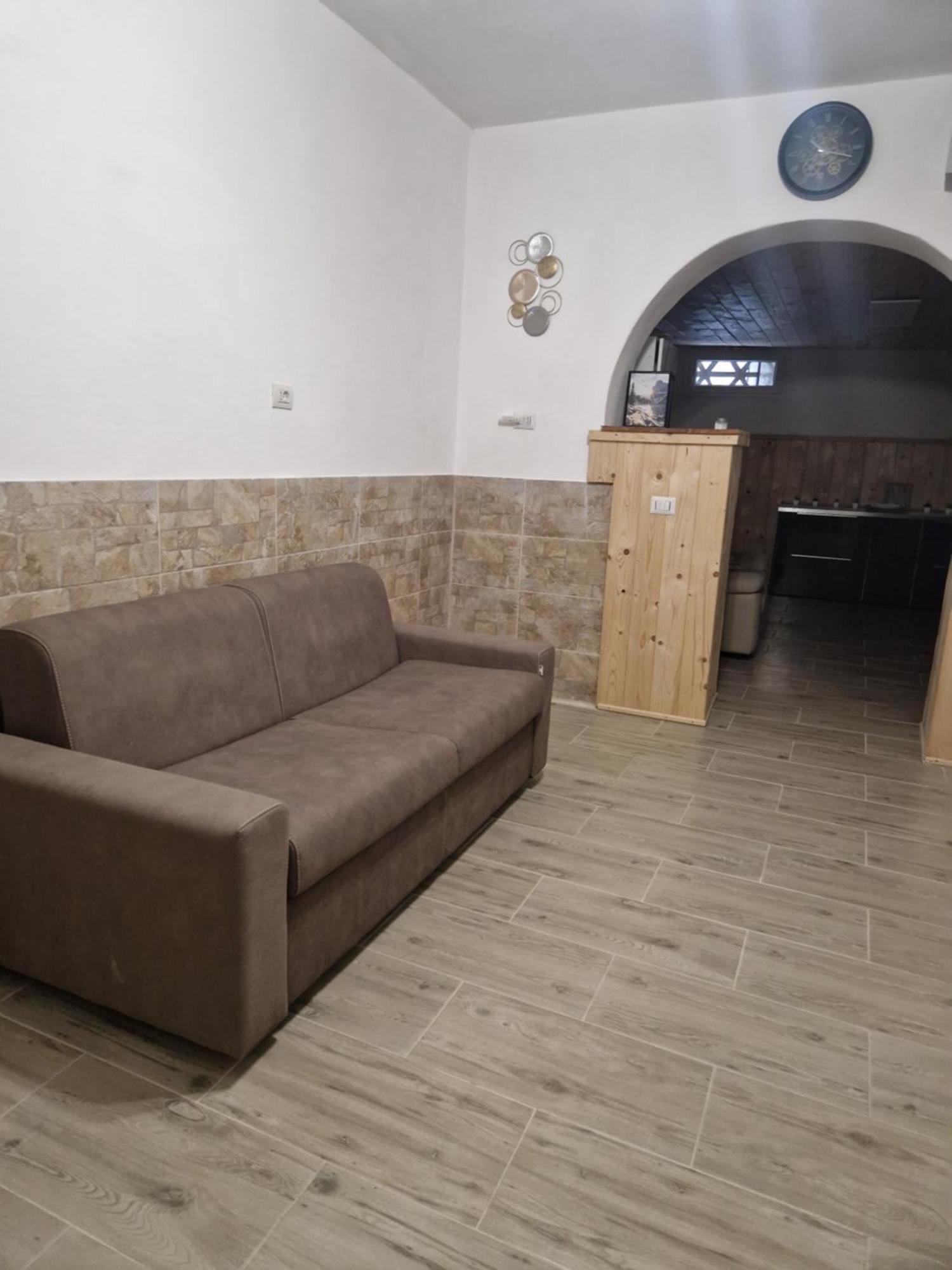 Underground Home Vicino Metropolitana Comasina Кормано Экстерьер фото